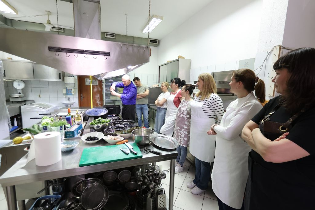 Vrtićko osoblje učilo pripremu ribljih jela u sklopu projekta Morska učionica