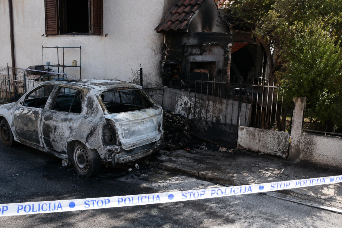 Zapalila roštilj u dvorištu kuće u Vodicama pa izazvala požar: automobil potpuno stradao