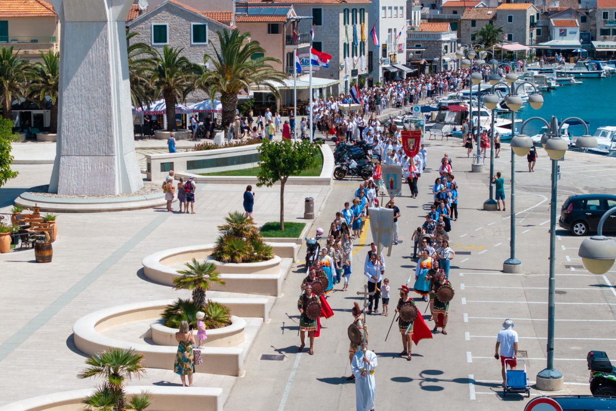 Tijelovo u Vodicama: svečana misa i procesija ulicama grada