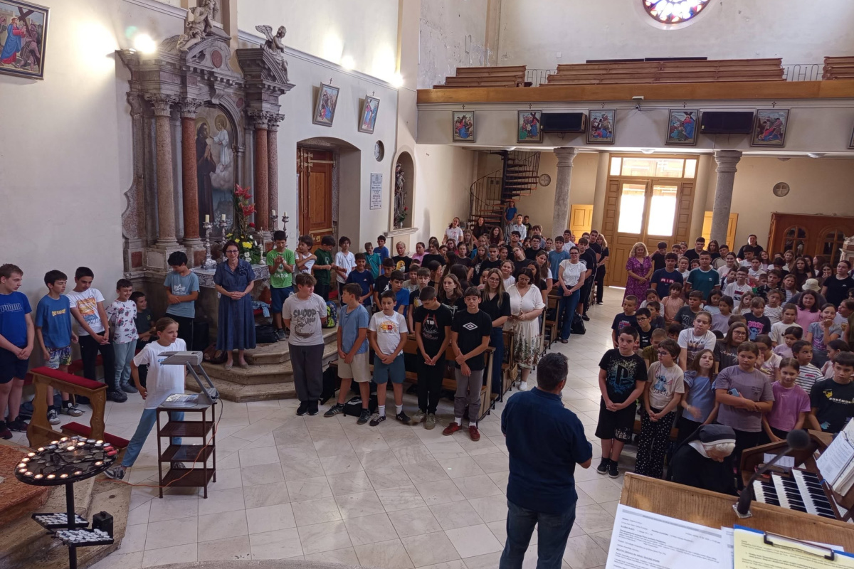 Molitvom i pjesmom zahvalili za završetak školske i vjeronaučne godine u Vodicama