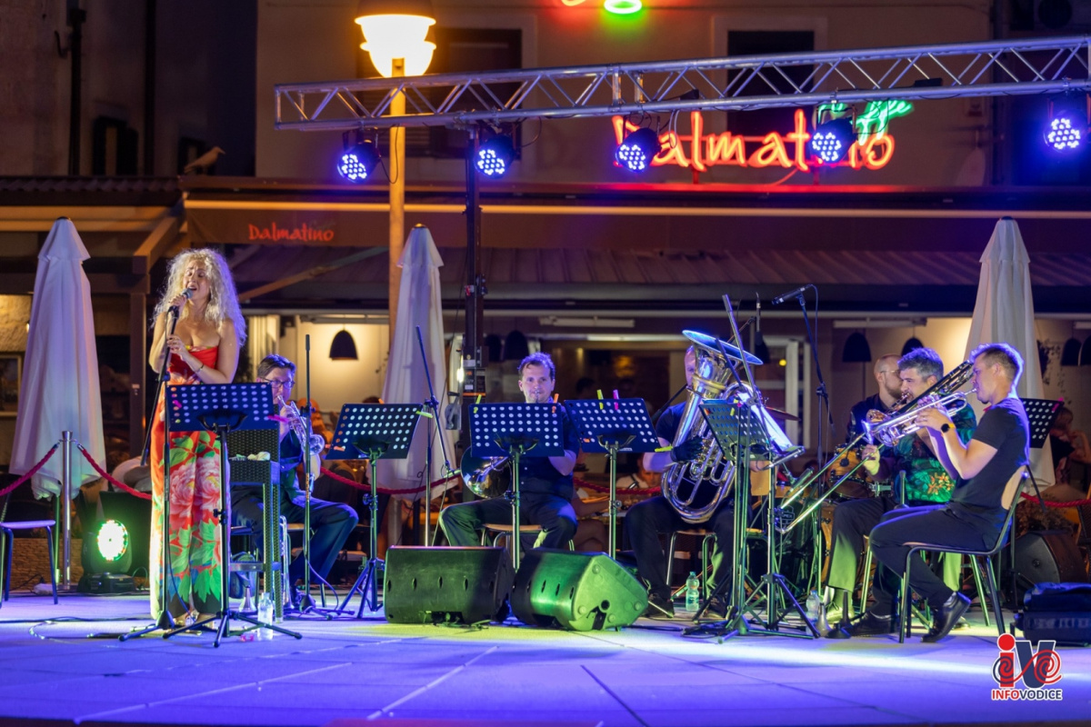 Irma Dragičević i Jazz ansambl večeras na rivi donose bezvremenske jazz klasike i hitove iz mjuzikala