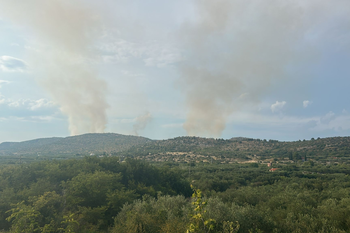 Požar na području Poda: U gašenju sudjeluju tri kanadera i više od 70 vatrogasaca