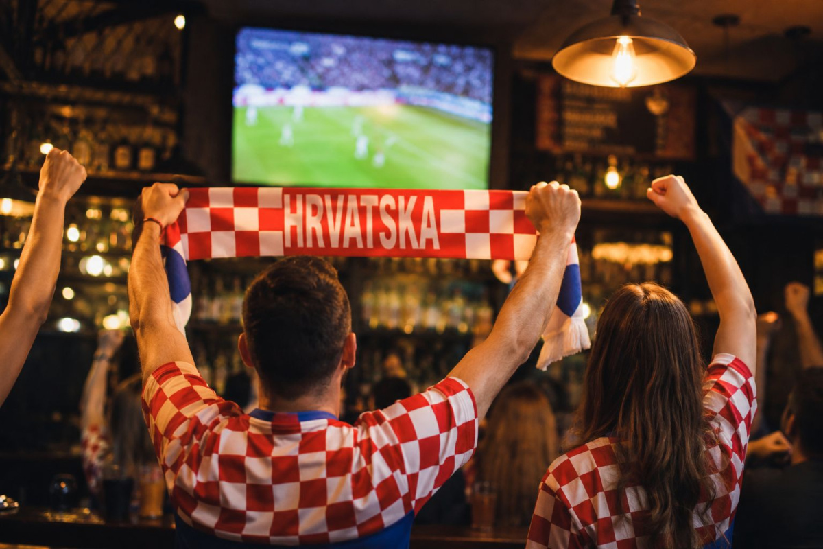 Ugostitelji u Vodicama mogu raditi do 4 sata uoči utakmice Hrvatska – Portugal