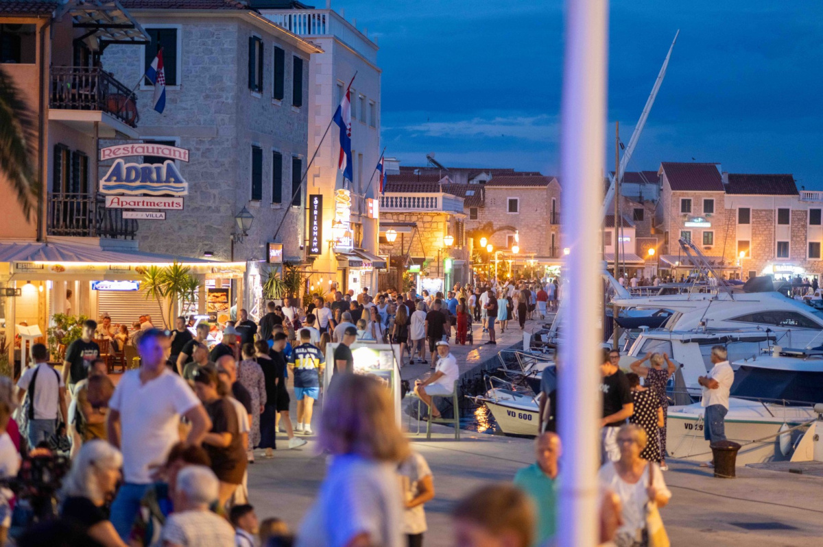 Turisti zadovoljni Vodicama: restorani, plaže i privatni smještaj među najbolje ocijenjenima
