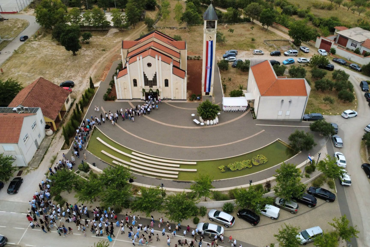 Svečanom procesijom i misnim slavljima proslavljen blagdan svete Ane u Čistoj Velikoj