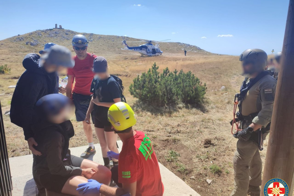 Ozlijeđena strana državljanka na Dinari, HGSS je helikopterom prevezao u Šibenik