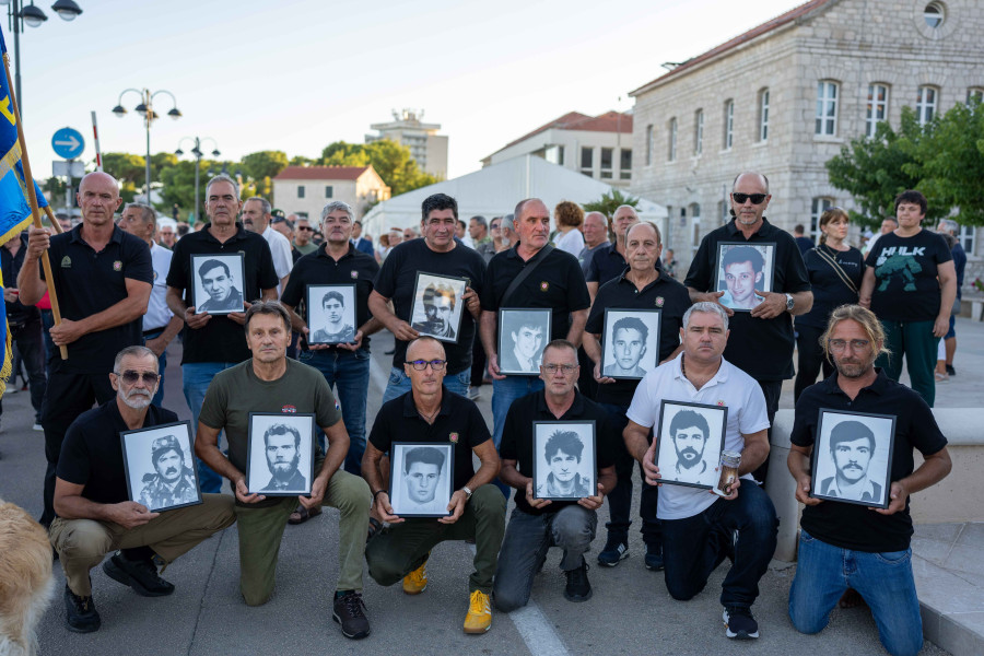 „Za njih se pomoli, nek mi braća znaju, heroji se nikad ne zaboravljaju“: Vodice se prisjetile svojih branitelja