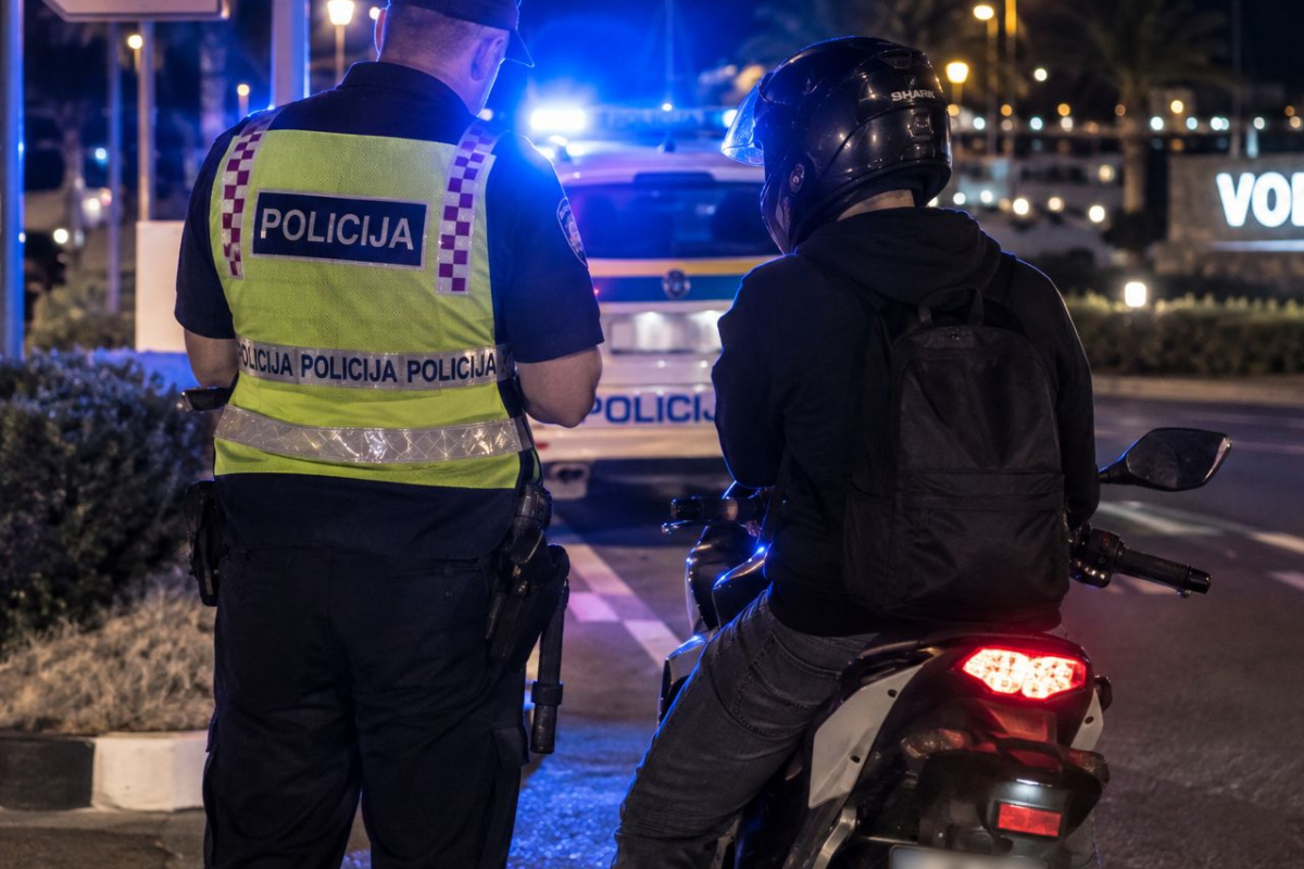 Bez vozačkog ispita sjeo na motocikl: Policija za 18-godišnjaka tražila 1.320 eura kazne