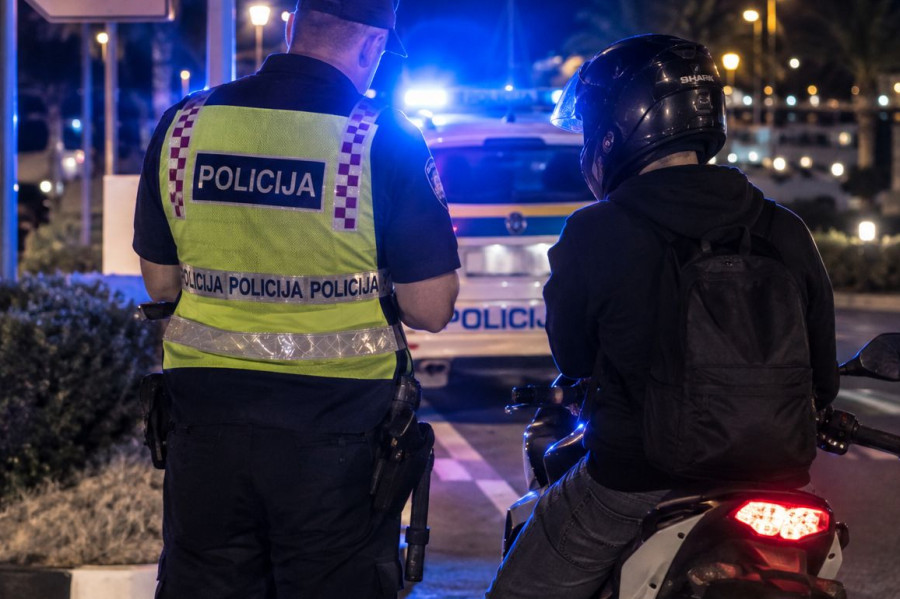 Bez vozačkog ispita sjeo na motocikl: Policija za 18-godišnjaka tražila 1.320 eura kazne