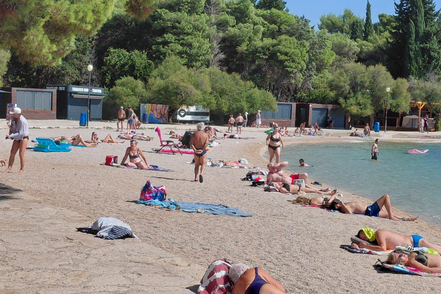 Nedilja, a dućani zatvoreni pa furešti svit ne more kupovat
