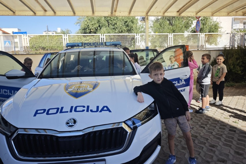 Kako izgleda posao policajca? Vodički predškolci doznali iz prve ruke