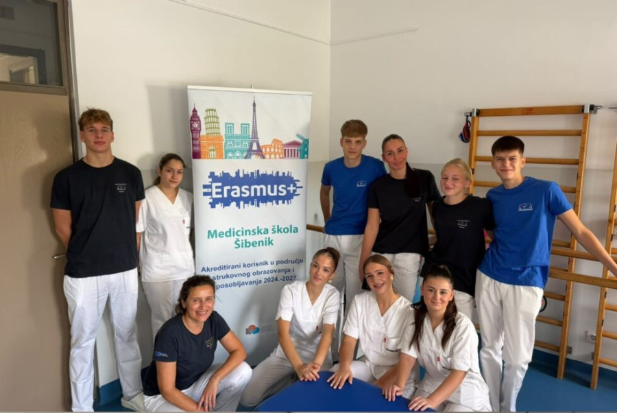 Učenici Medicinske škole masažom uljepšali dan starijima, aktivnost vodila Vodičanka Lidija Mačukat
