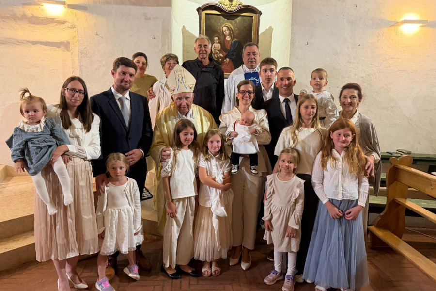 Posebno slavlje na Okitu: kršteno šesto dijete obitelji Juričev Martinčev