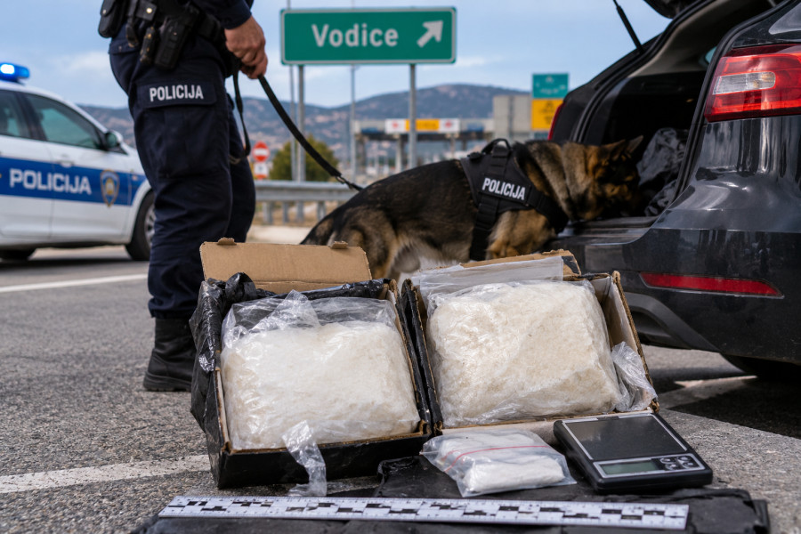 Zaustavljeni na izlazu Vodice: U automobilu pronađeno više od dva kilograma speeda