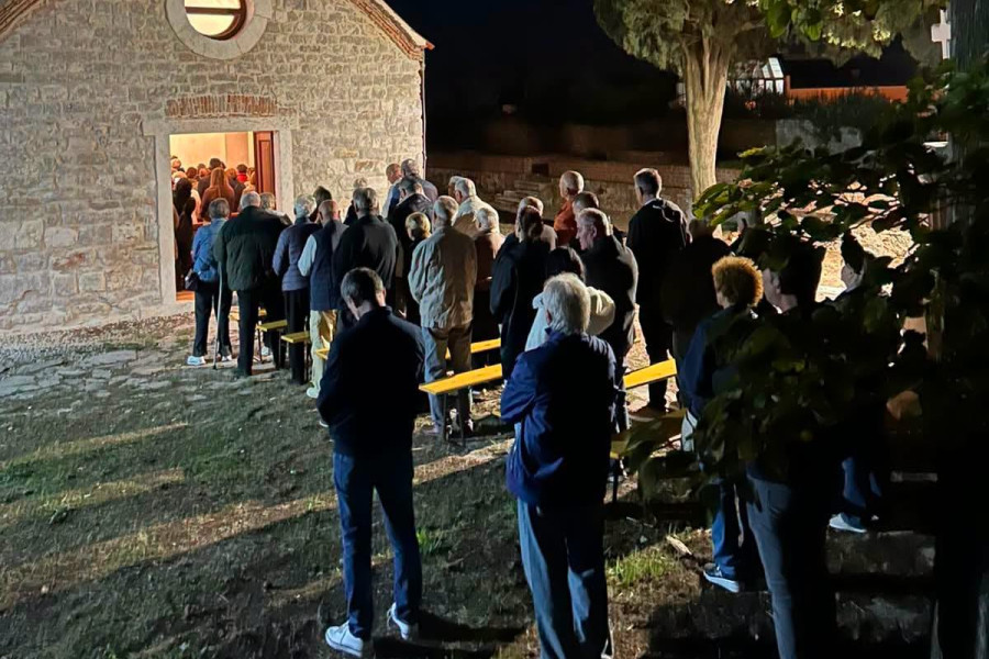 U Vodicama proslavljena 605. obljetnica posvete stare crkve sv. Križa na Punti