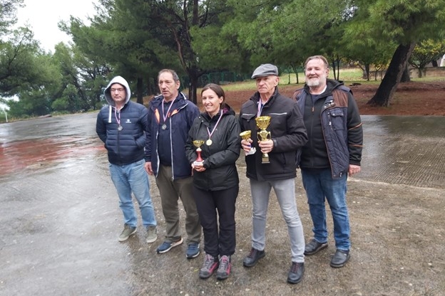 Članovi kluba sa osvojenim trofejima (snimak Petar Barišić Marić član kluba)
