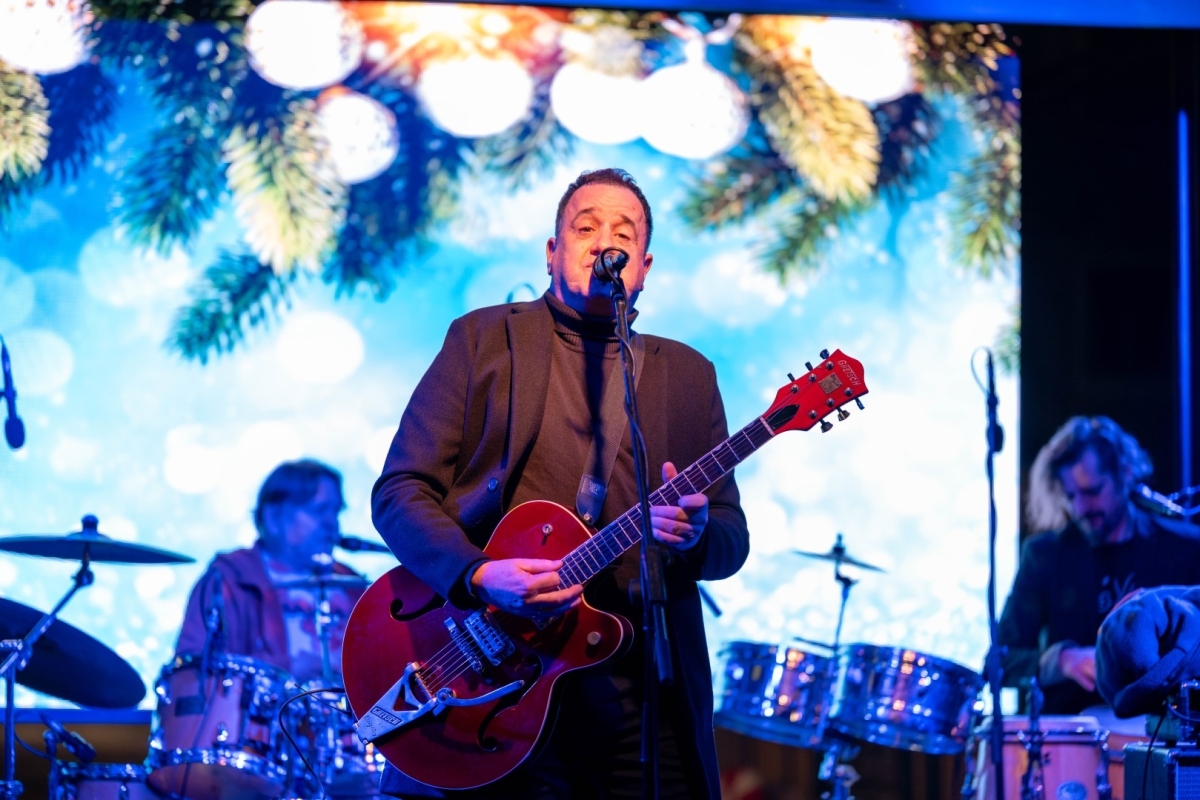 Vodički Advent oduševio: Neno Belan & Fiumensi zapalili atmosferu u srcu grada