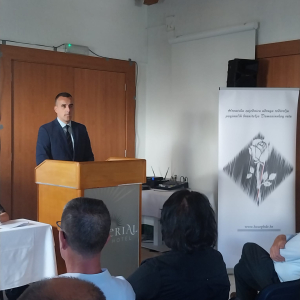 e3f51913-46fc-4004-82c0-41d9e632ea2d