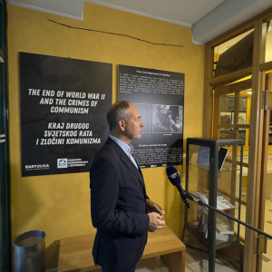 0-02-05-19769d46fbf901a01293bff8ad05d6e6efe1cbf2ee780cb3f8d4b7e6c1033cb0_5f45b42269ed8257