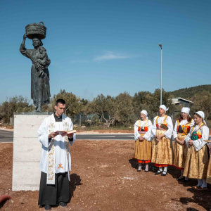 Otkrivanje spomenika težakinji - Tribunj-1