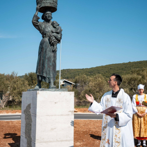 Otkrivanje spomenika težakinji - Tribunj-2