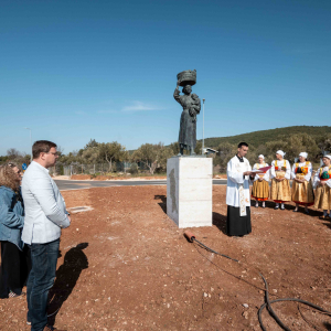 Otkrivanje spomenika težakinji - Tribunj-3