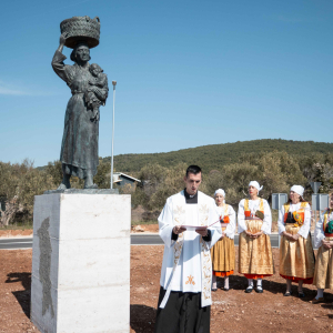 Otkrivanje spomenika težakinji - Tribunj-4