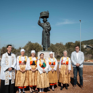 Otkrivanje spomenika težakinji - Tribunj-5